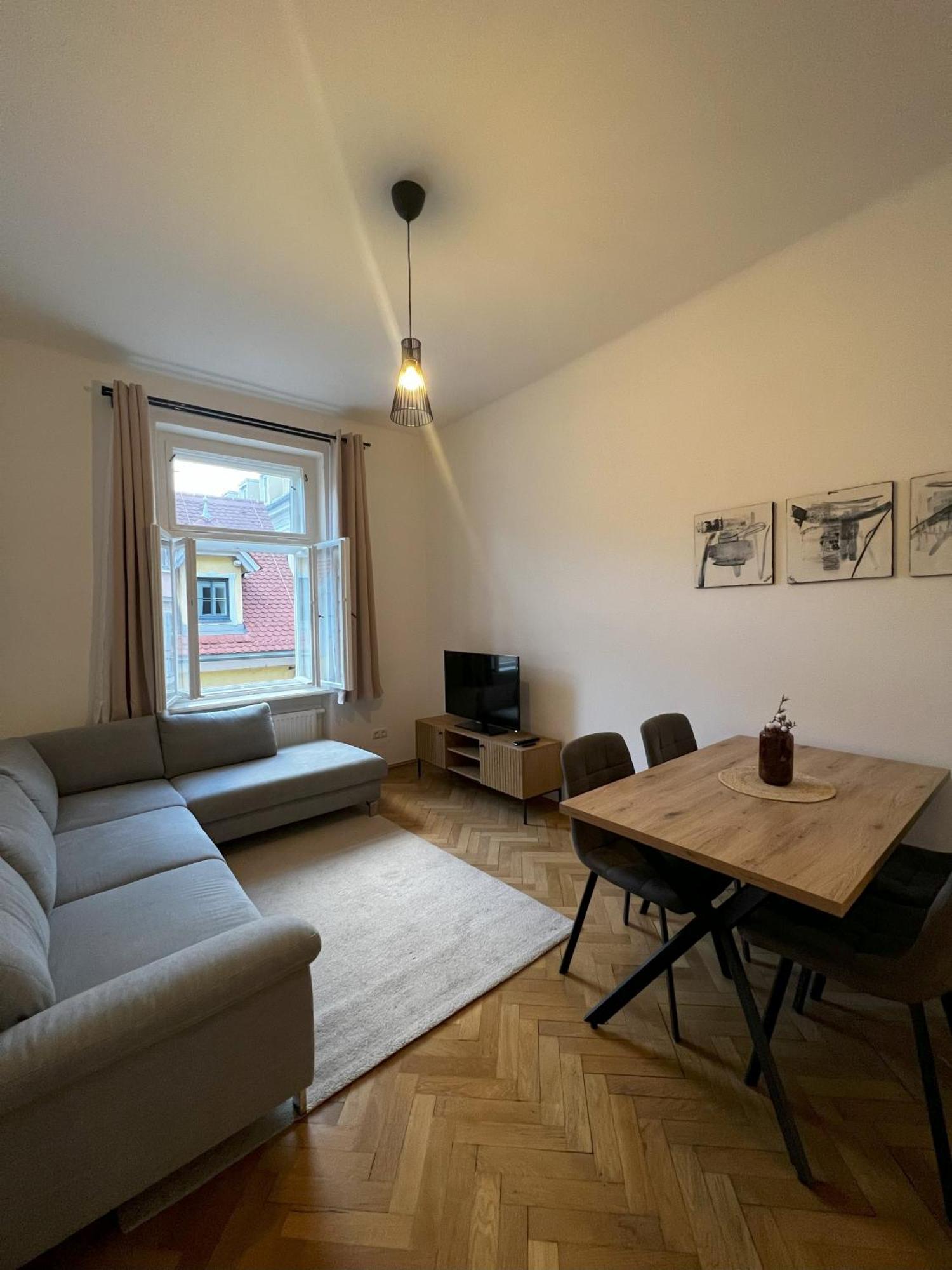 Appartamento Old Town Vibe & Wave Graz Esterno foto