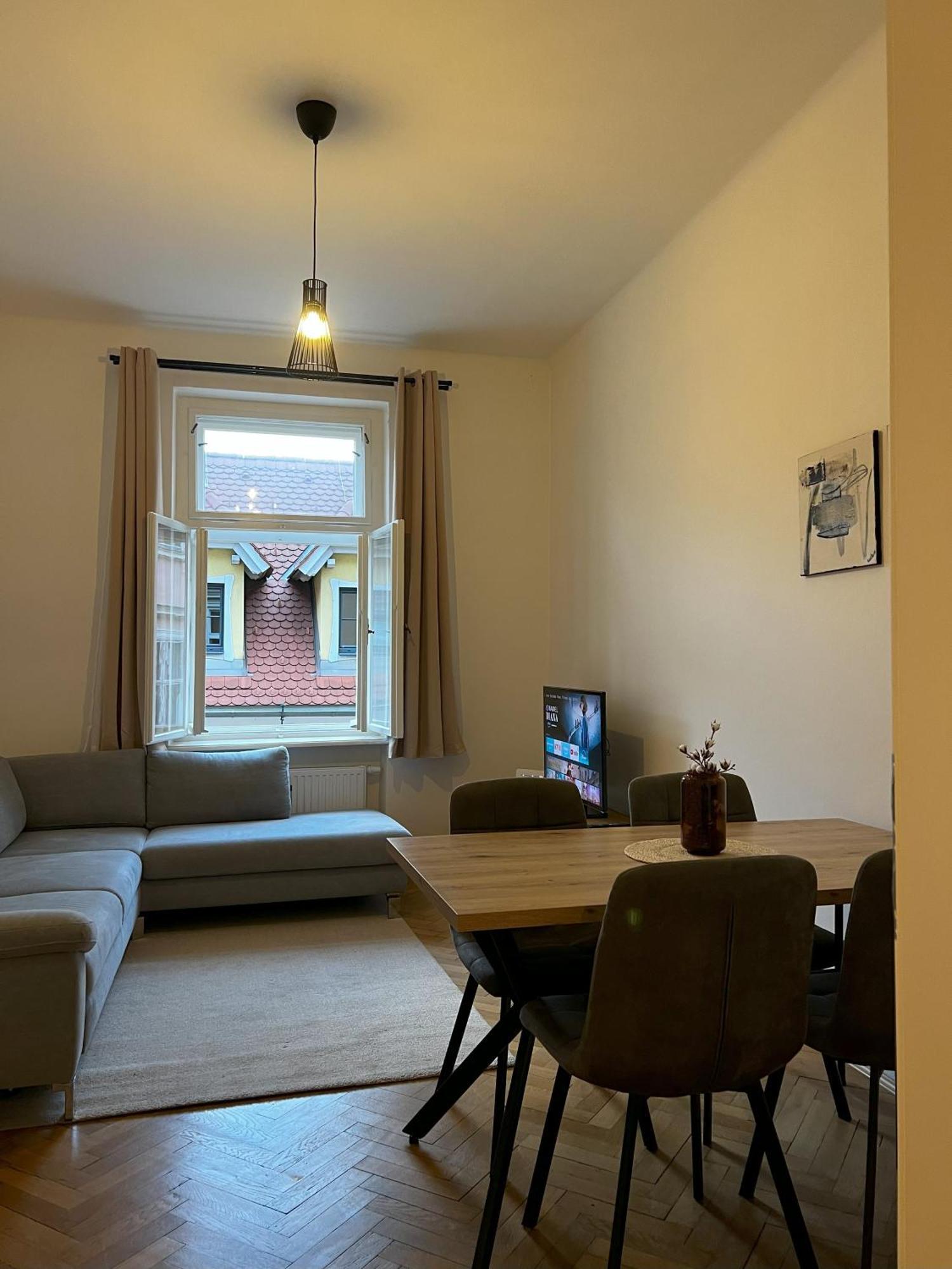Appartamento Old Town Vibe & Wave Graz Esterno foto